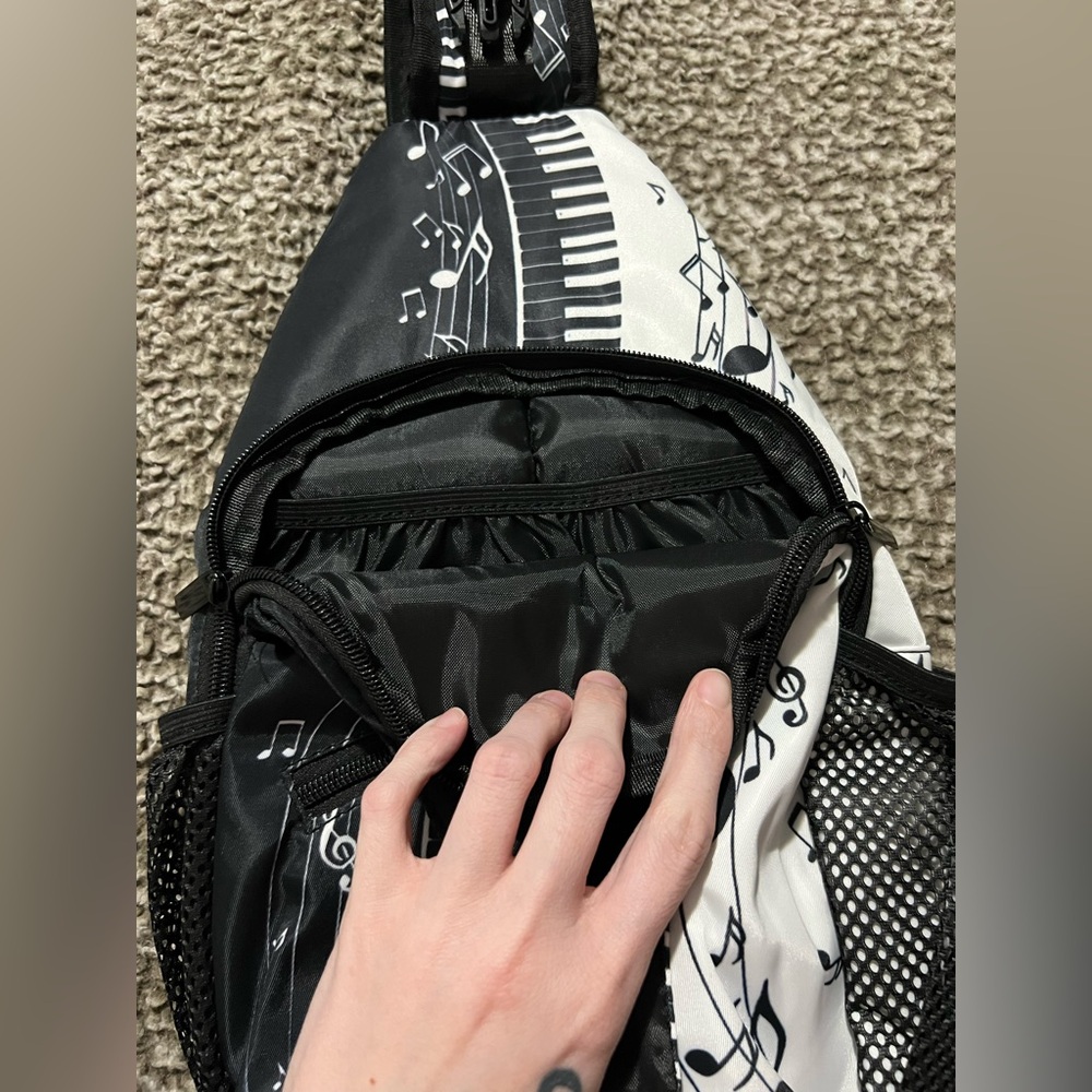 Large Musical Notes Sling Bag 🎵NWOT🎶 - Picture 6 of 8
